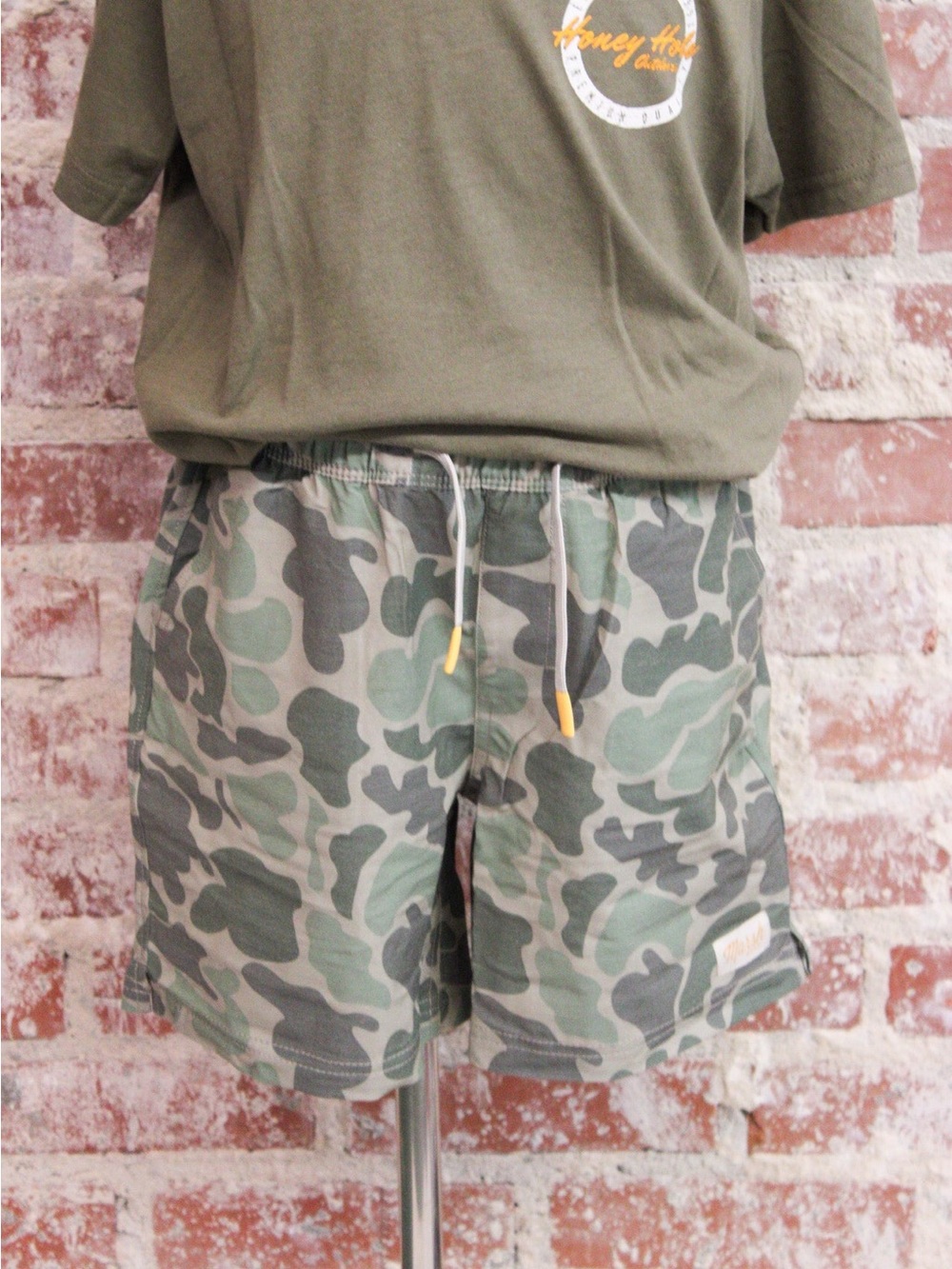 MARSH WEAR YOUTH GREEN MALLARD CAMO FULTON VOLLEY SHORTS